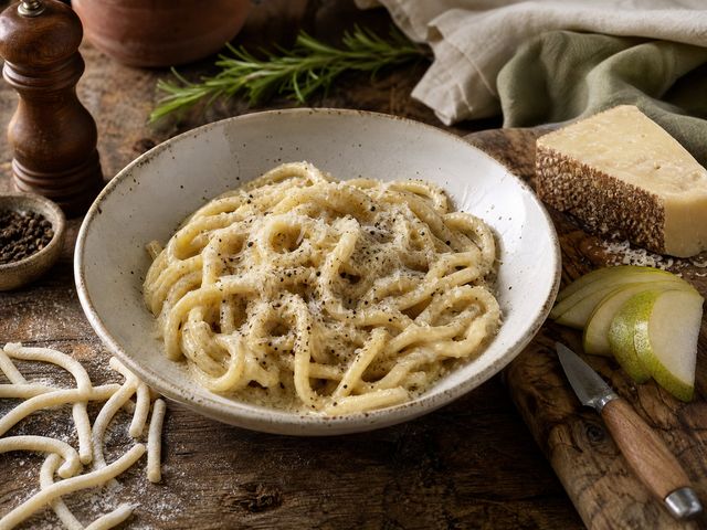 Pici cacio e pepe toscanalaisittain